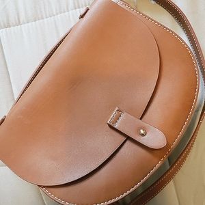 Gap side saddle crossbody